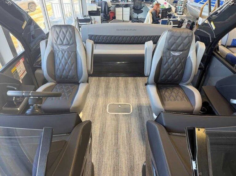 2026 Bennington 25QXSBWA - NEW DESIGN - ESP+ - Windshield - V10 425 HP!!! US-ETWS9307J526 [photo 11]